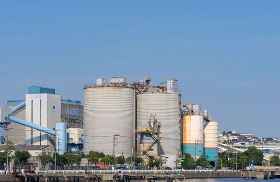 足元の安全の確保から始まるプラント工事 | 大分市から足場工事を提供する株式会社ホウダイ